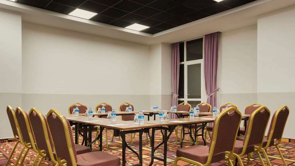 Hawthorn Suites By Wyndham Cerkezkoy Meeting