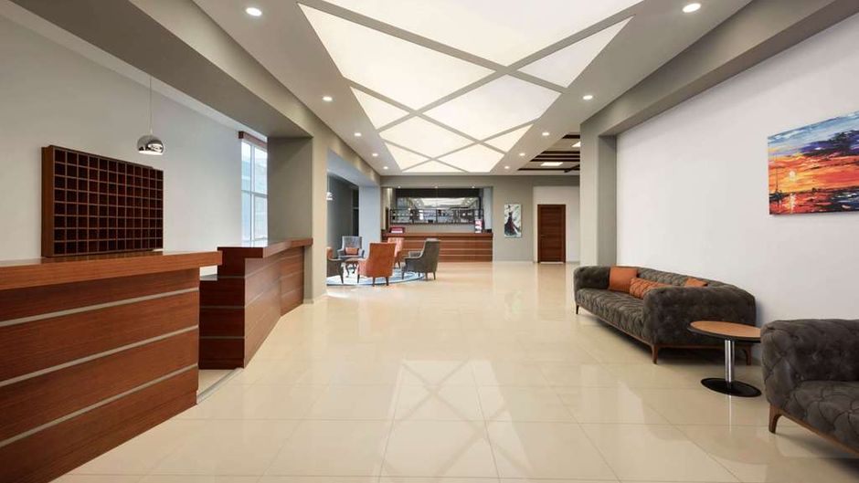 Hawthorn Suites By Wyndham Cerkezkoy Lobby
