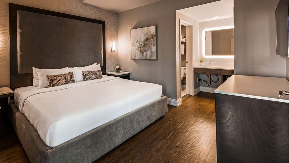 Georgian Court Hotel Room