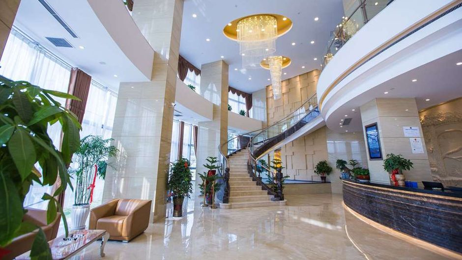 Ramada by Wyndham Wuhu Lobby