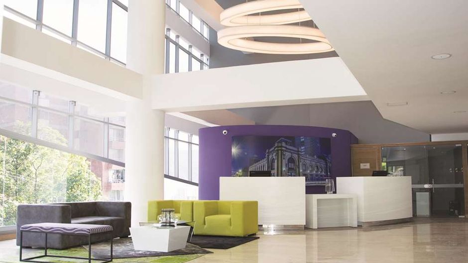 La Quinta by Wyndham Medellin Lobby