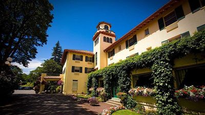 Columbia Gorge Hotel