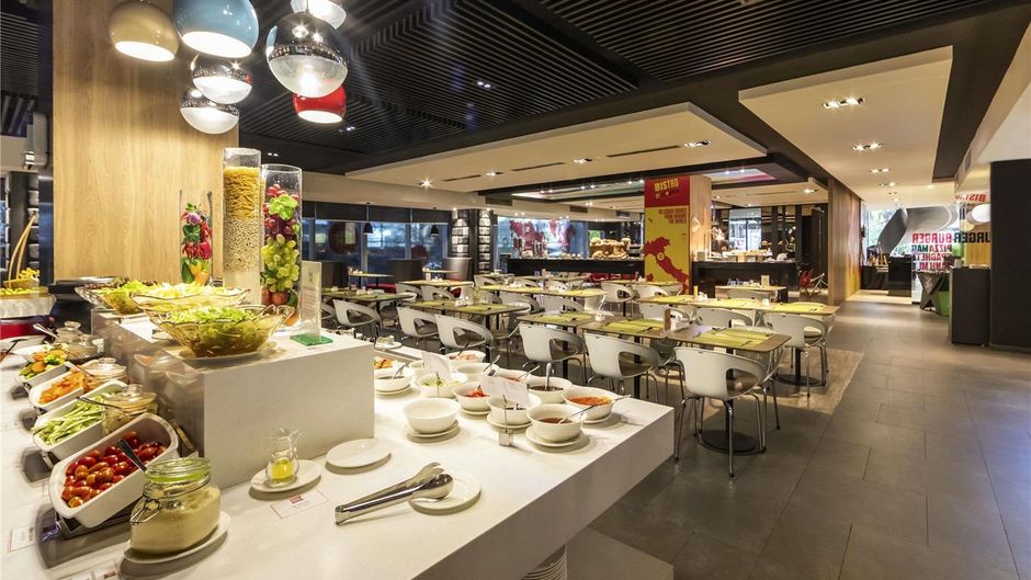 Ibis Saigon Airport Restaurant