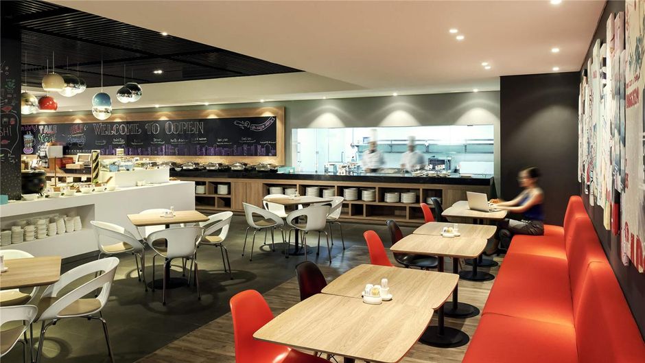 Ibis Saigon Airport Restaurant