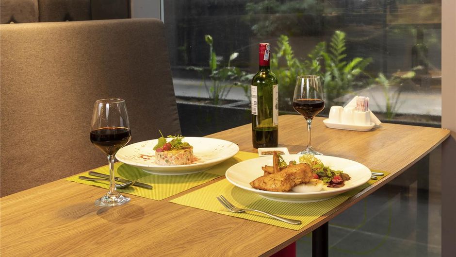 Ibis Saigon Airport Restaurant