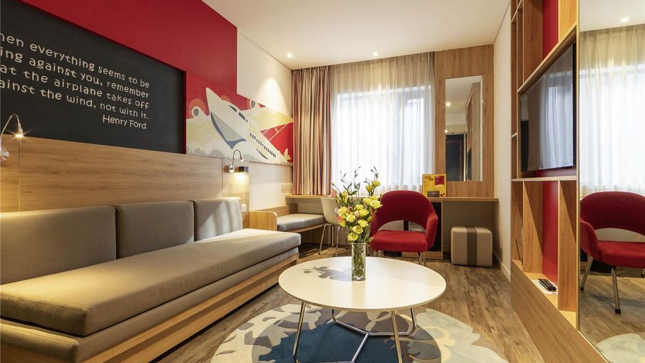 Ibis Saigon Airport Room