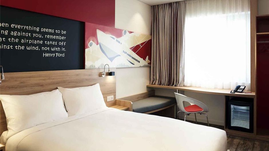 Ibis Saigon Airport Room