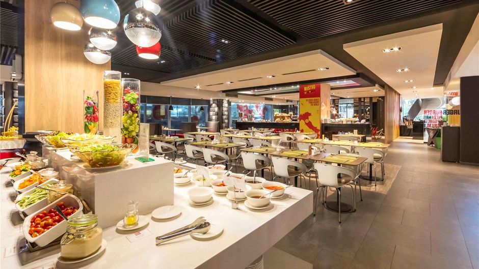 Ibis Saigon Airport Restaurant