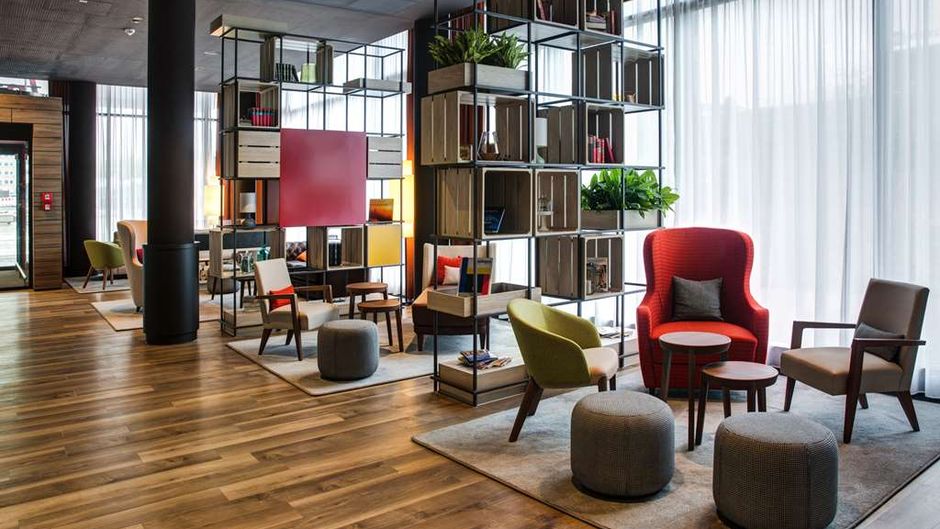 IntercityHotel Duisburg Lobby