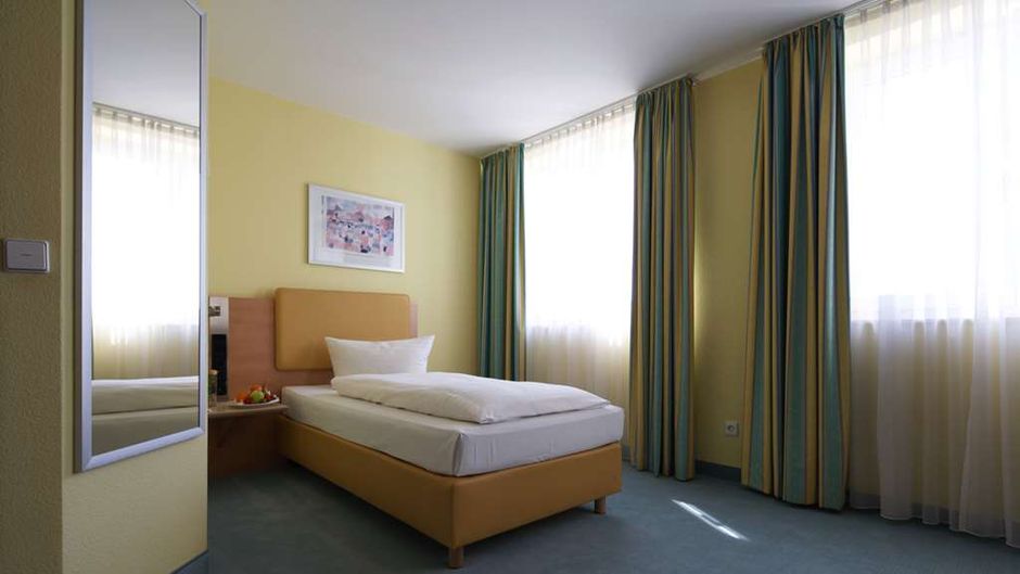 Hotel Duesseldorf Room