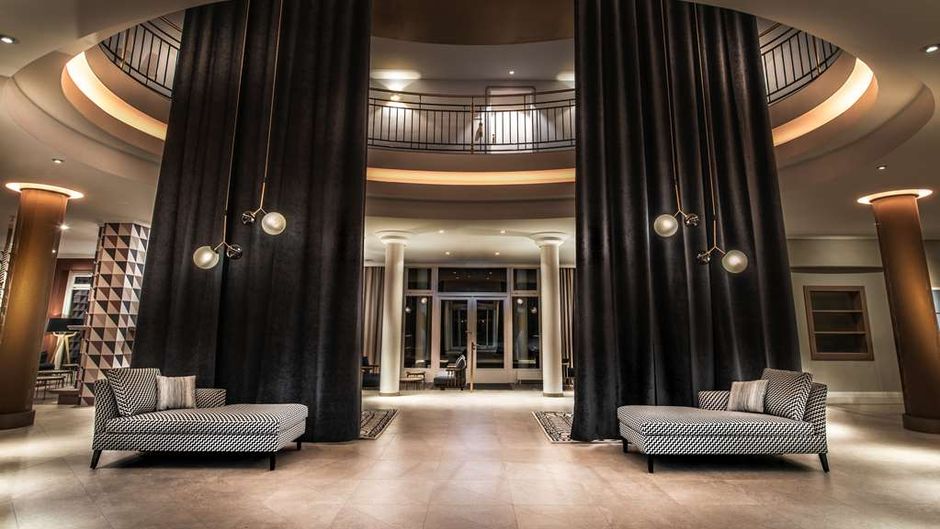 Steigenberger Hotel Treudelberg Lobby