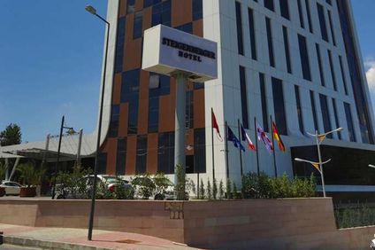 Royal Stay Palace Hotel
