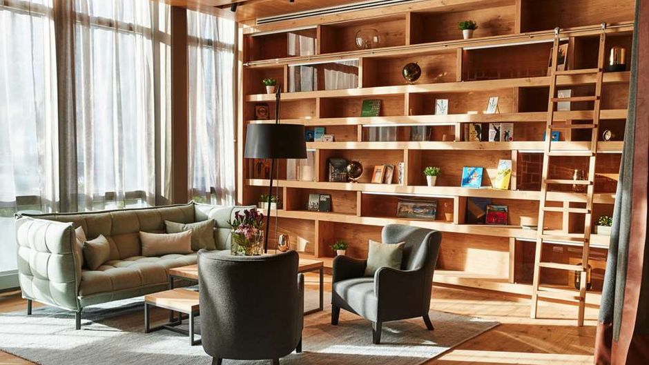 Steigenberger Hotel Munchen Lobby