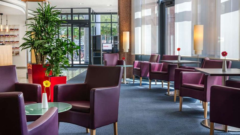 IntercityHotel Freiburg Lobby