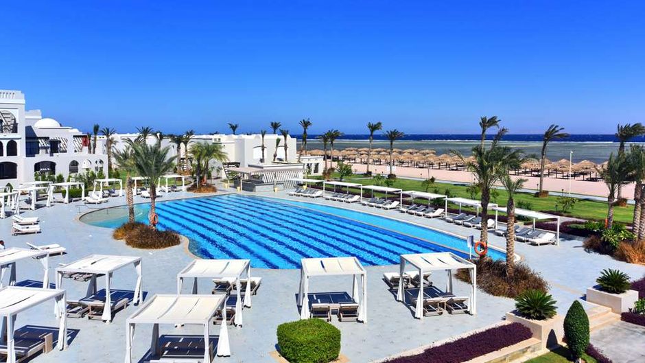 Steigenberger Alcazar Pool