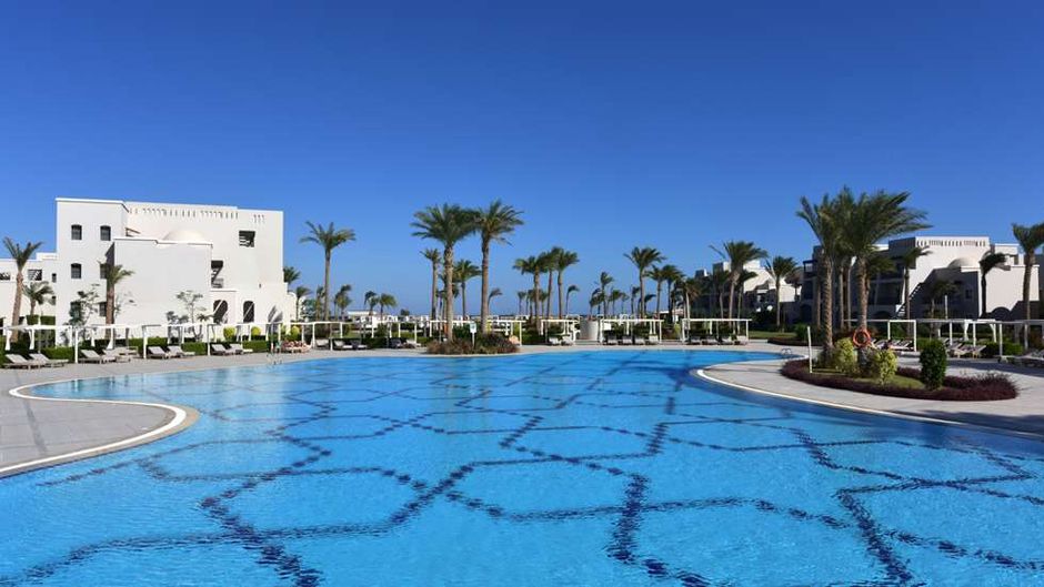 Steigenberger Alcazar Pool