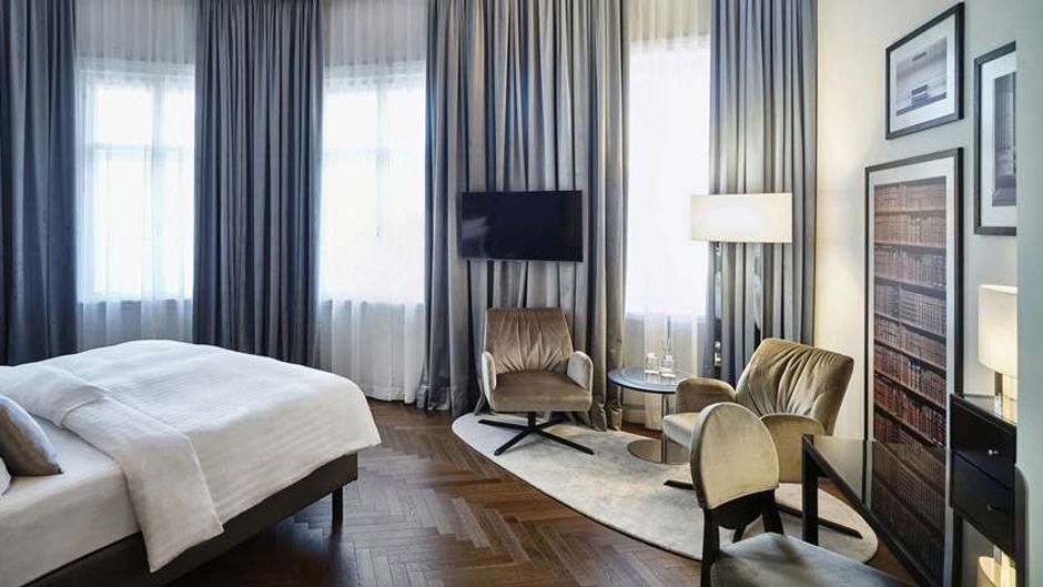 Steigenberger Hotel Herrenhof Room