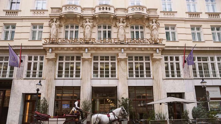 Steigenberger Hotel Herrenhof Exterior