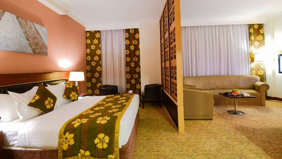 Golden Tulip Al Ansar Suite