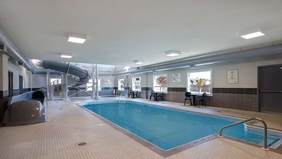 Days Inn & Suites by Wyndham Warman Pool