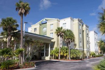 Days Inn & Suites by Wyndham Fort Pierce