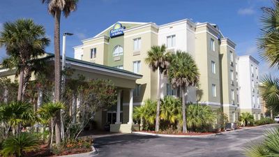 Days Inn & Suites by Wyndham Fort Pierce