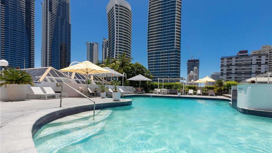 Novotel Surfers Paradise Pool