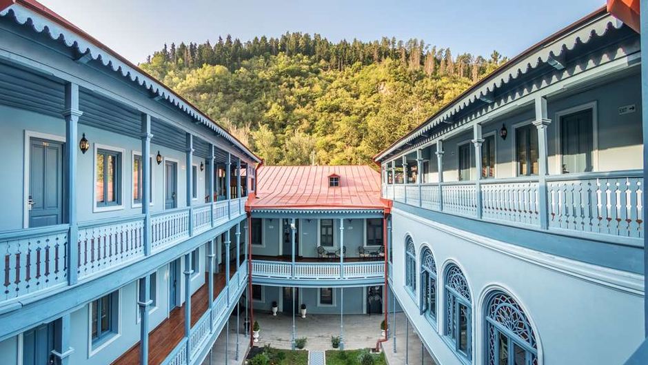 Golden Tulip Borjomi Palace Exterior