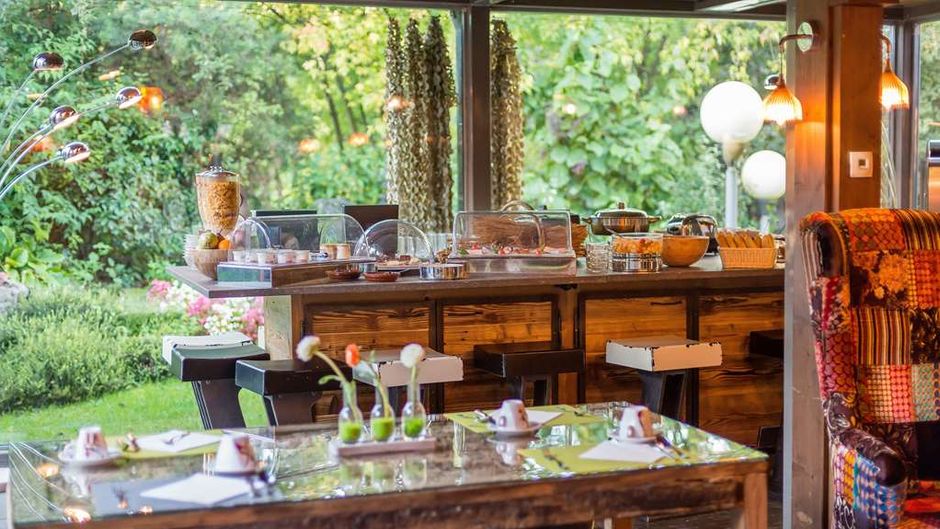La Maison Rouge Restaurant