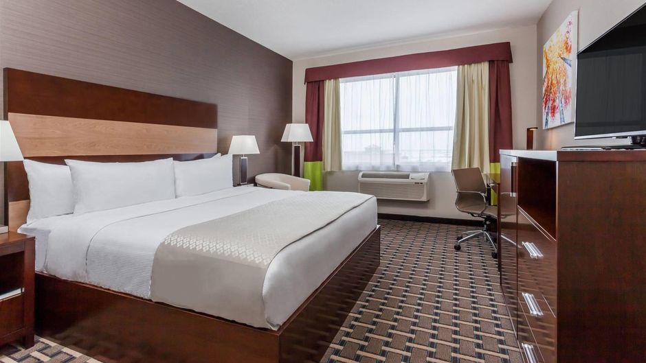 Wyndham Garden Edmonton Airport Suite