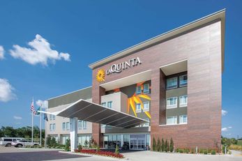 La Quinta Inn & Suites Broken Arrow