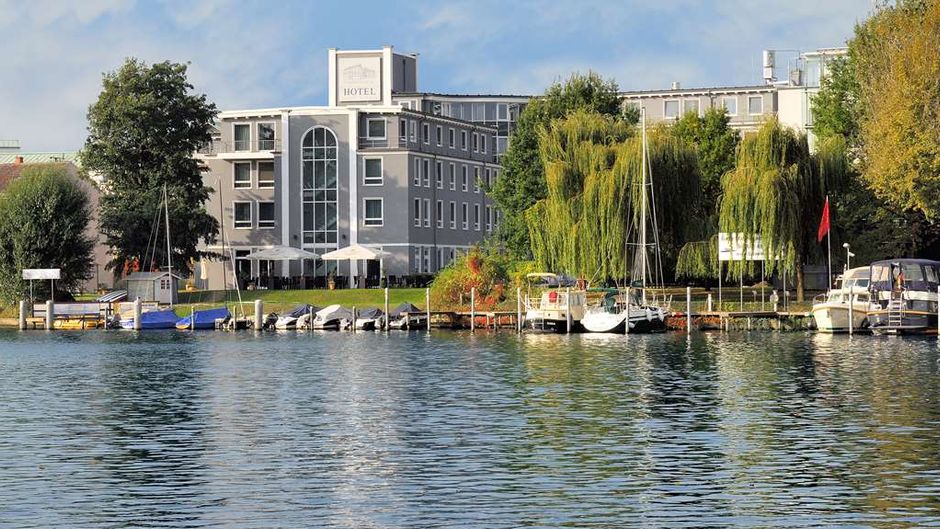 Golden Tulip Hotel am Schloss Koepenick Exterior