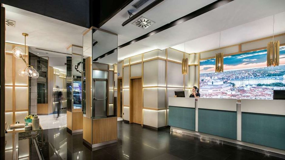 Vincci Capitol Hotel Lobby