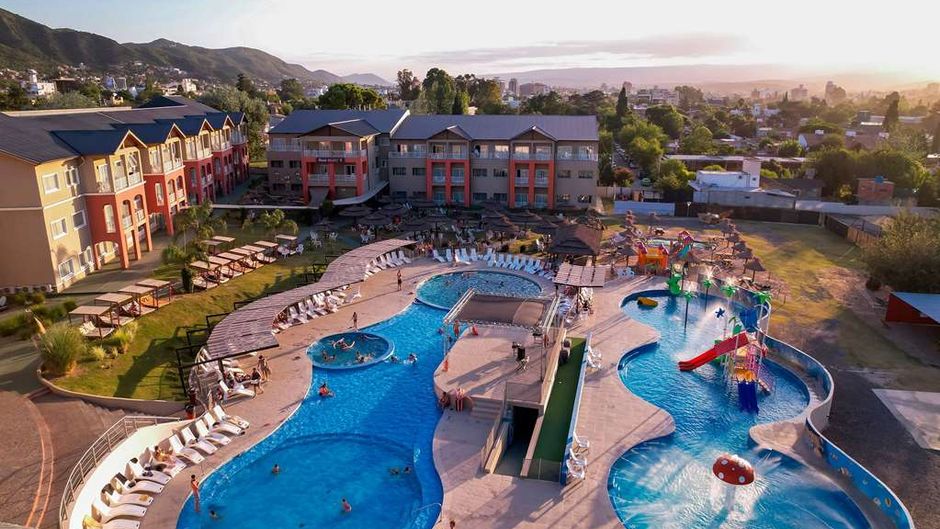 Howard Johnson Plaza Villa Carlos Paz Pool