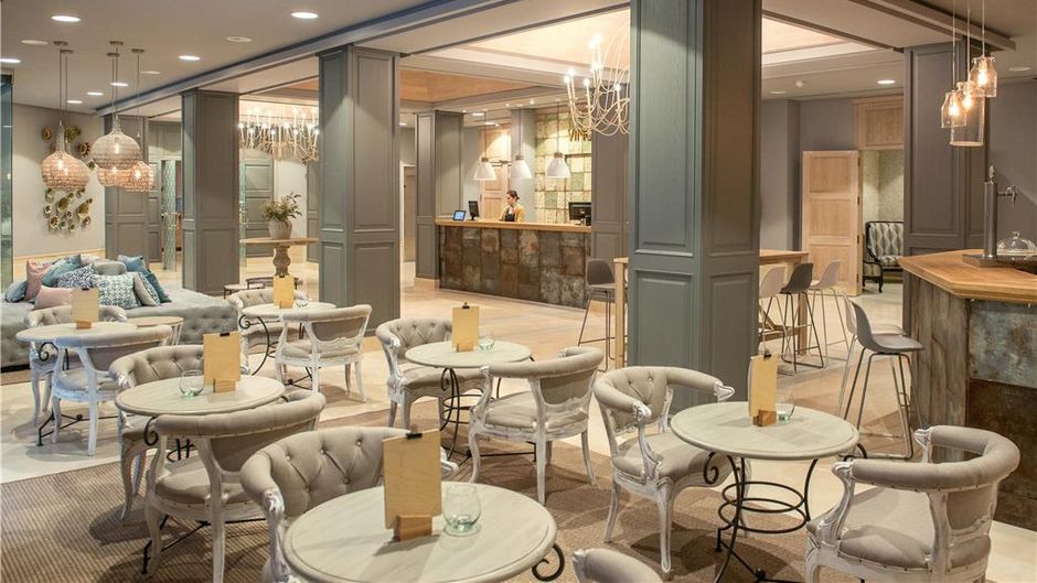 Vincci Lys Hotel Lobby