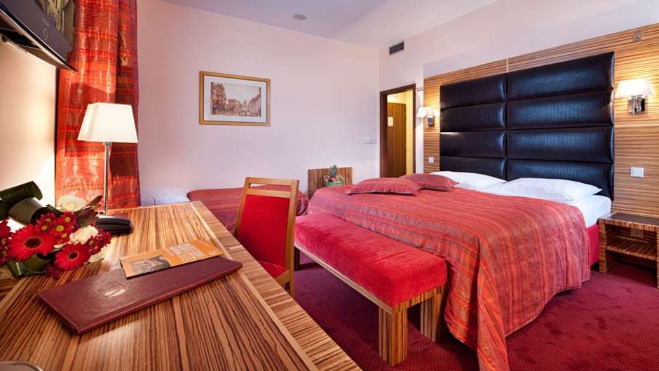 EA Hotel Sonata Room