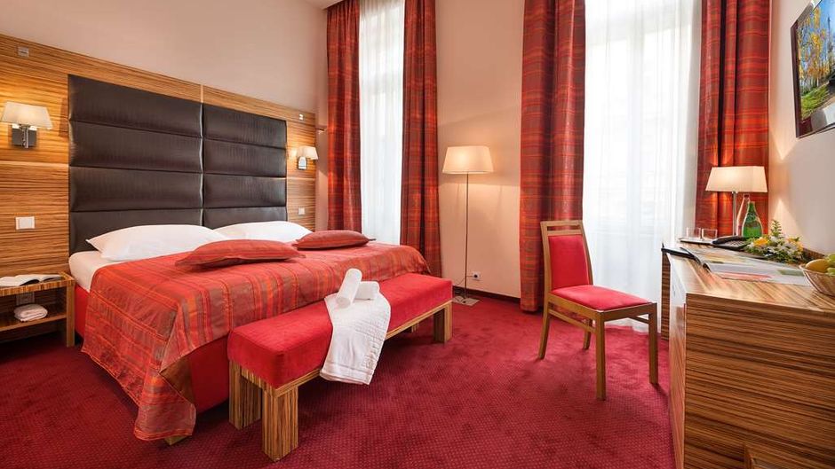 EA Hotel Sonata Room