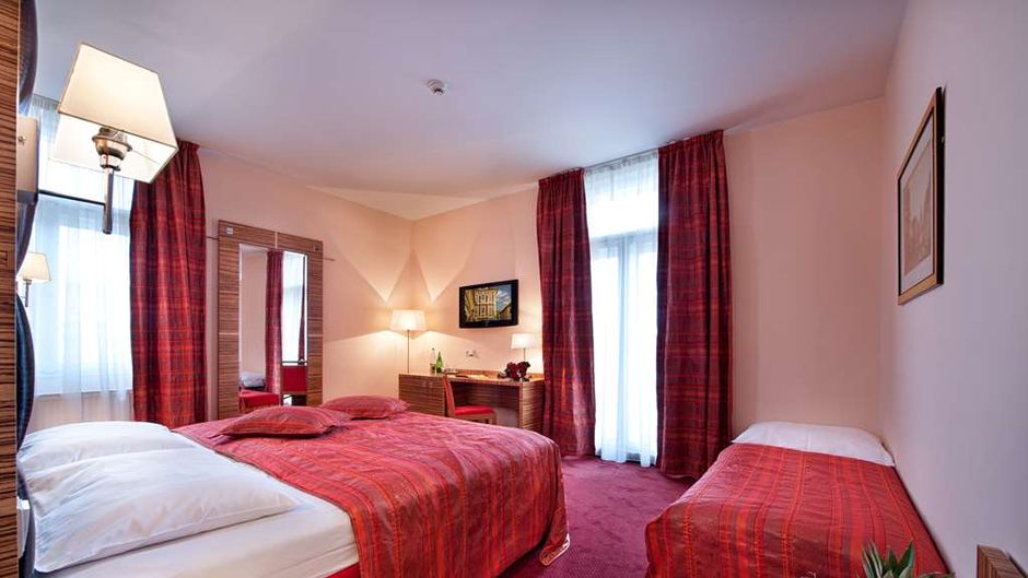 EA Hotel Sonata Room
