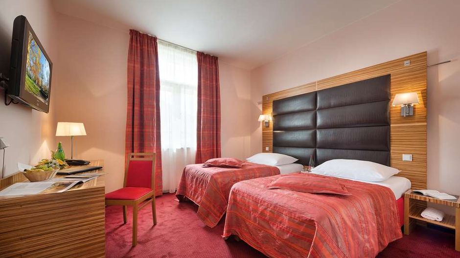 EA Hotel Sonata Room