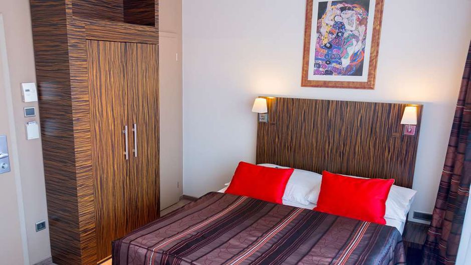 EA Crystal Palace Room