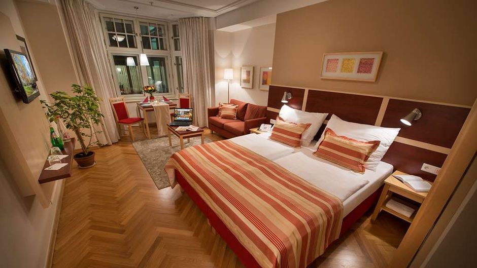 EA Hotel Julis Room