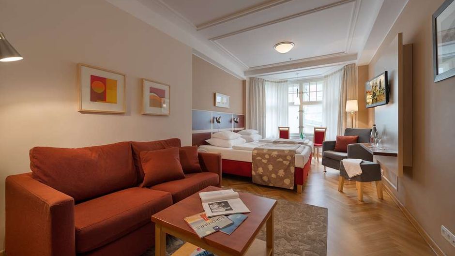 EA Hotel Julis Room