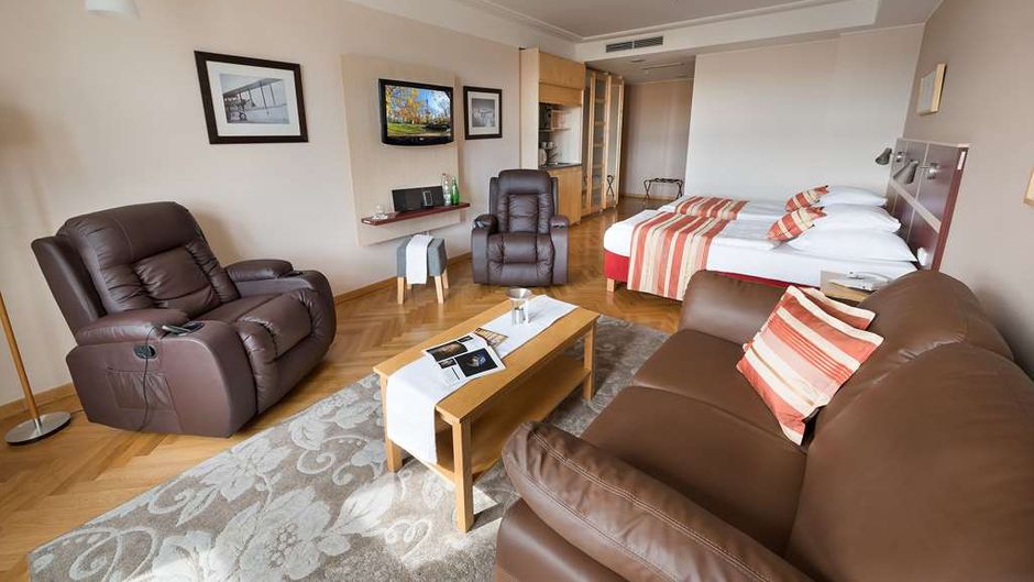 EA Hotel Julis Room