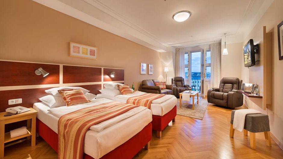 EA Hotel Julis Room