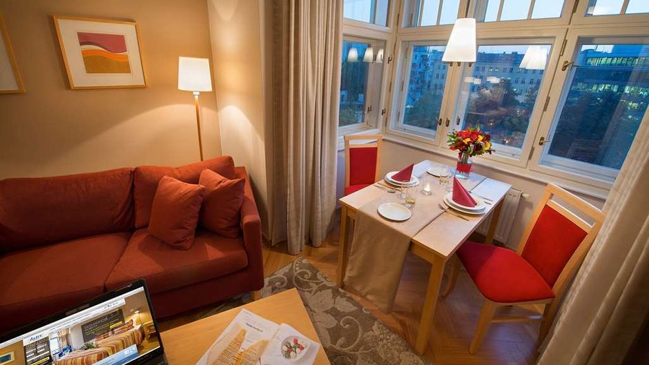 EA Hotel Julis Room