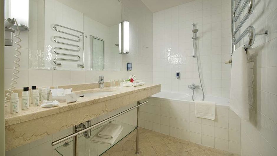 EA Hotel Julis Room