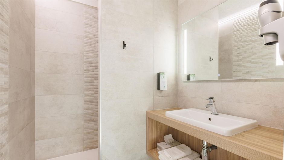 Kyriad Clermont Ferrand Nord Riom Suite