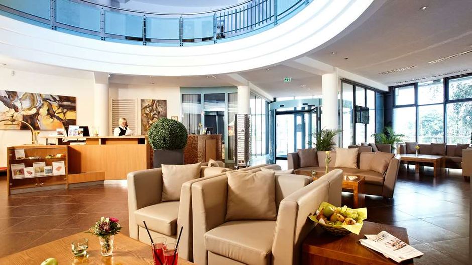 Hotel Kiel by Golden Tulip Lobby