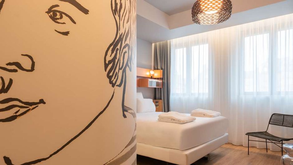 Golden Tulip Saint Malo Room