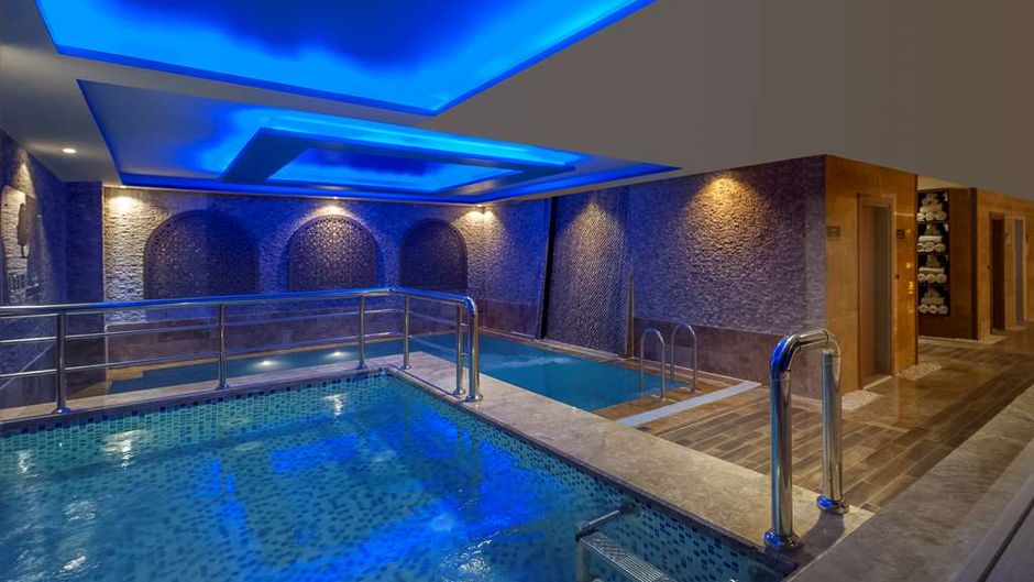 DoubleTree by Hilton Hotel Elazig Pool